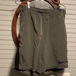 Nike Men's Gray Athletic Shorts